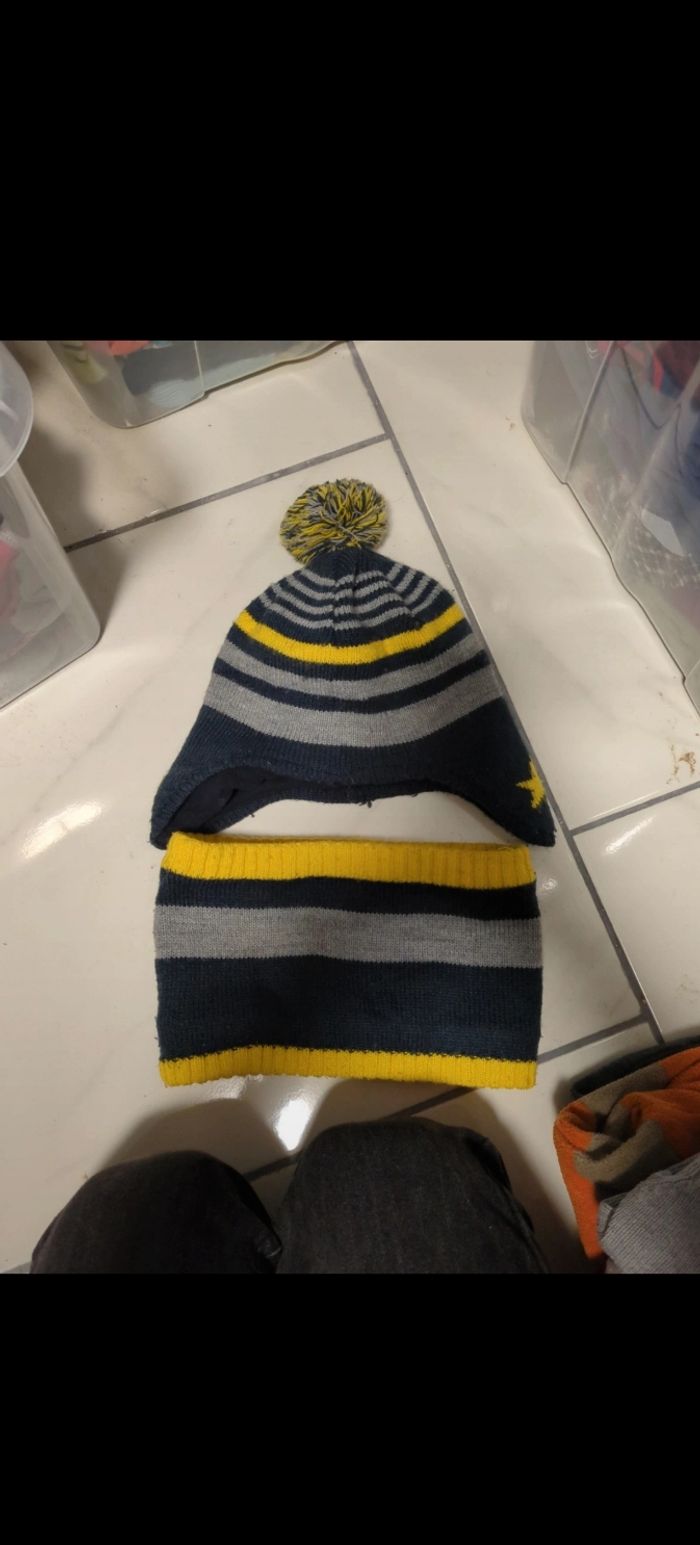 Écharpe et bonnet 18-23 mois