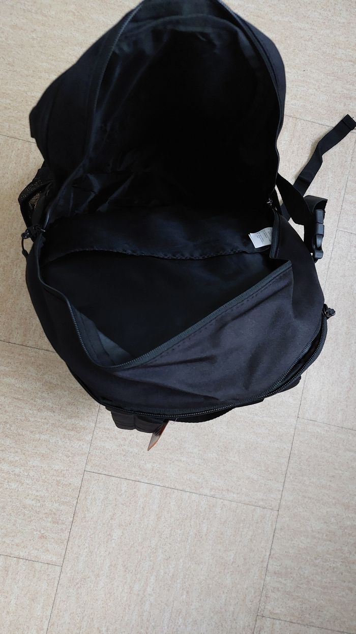 Sac à dos noir neuf avec étiquettes jamais utilisé 27L - photo numéro 4