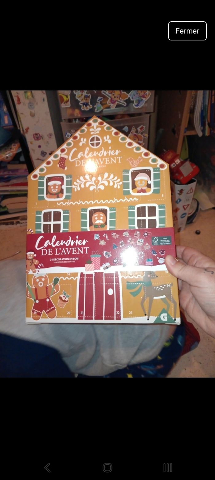 Calendrier de l'avent suspensions  en bois pas de relais colis