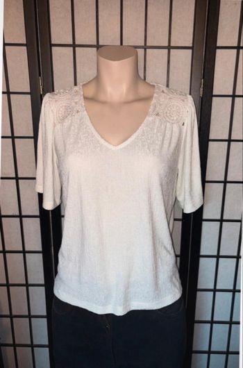 Haut blanc crème Cache Cache S / 36 – Détails dentelle & dos ouvert – Style Bohème