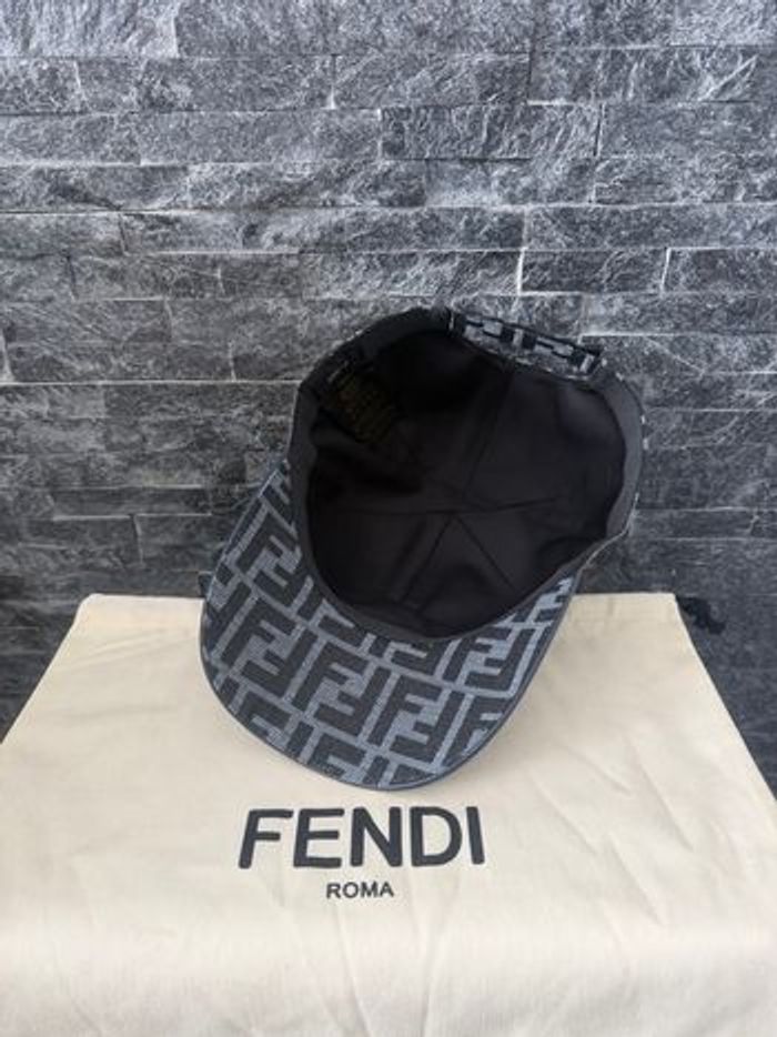Casquette fendi - photo numéro 8