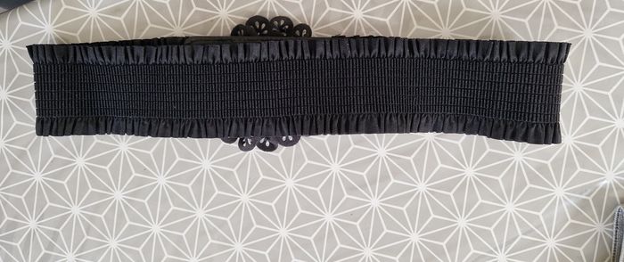 Jolie ceinture noire jamais portée 90cm - photo numéro 2