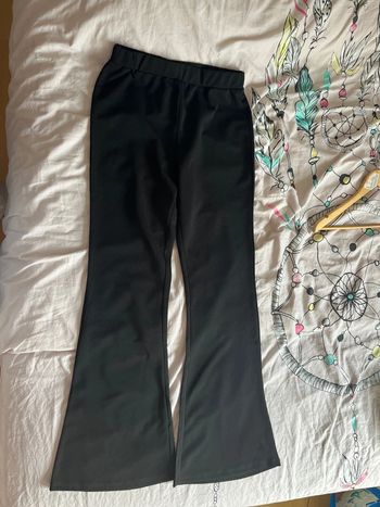 Pantalon noir, pattes d’éléphant