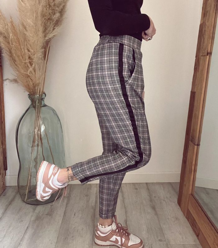 Magnifique pantalon à carreaux gris noir et rose strasdivarius xs - photo numéro 4