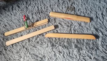 Lot cintres en bois