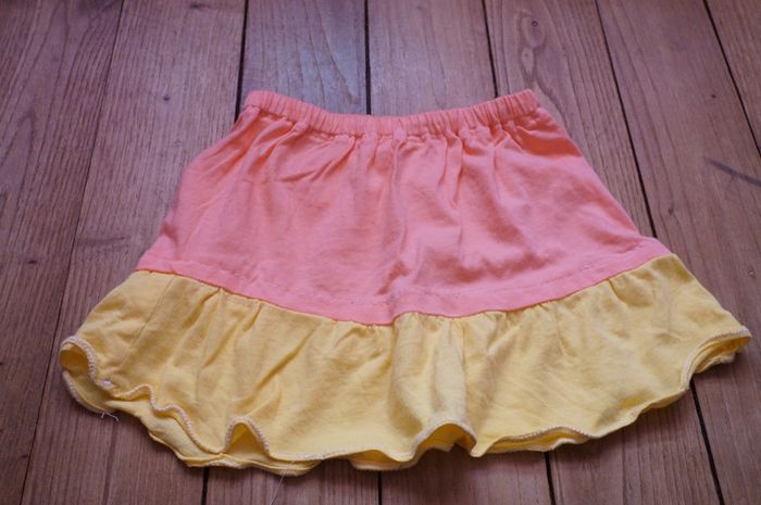 Jupe bicolore taille 2 ans 2€