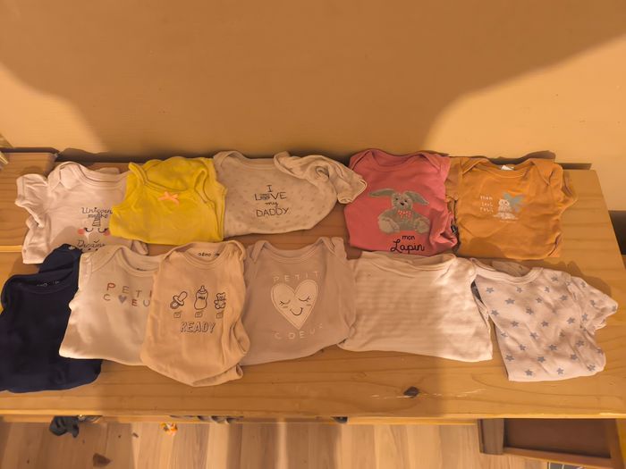 10 body 3 mois fille