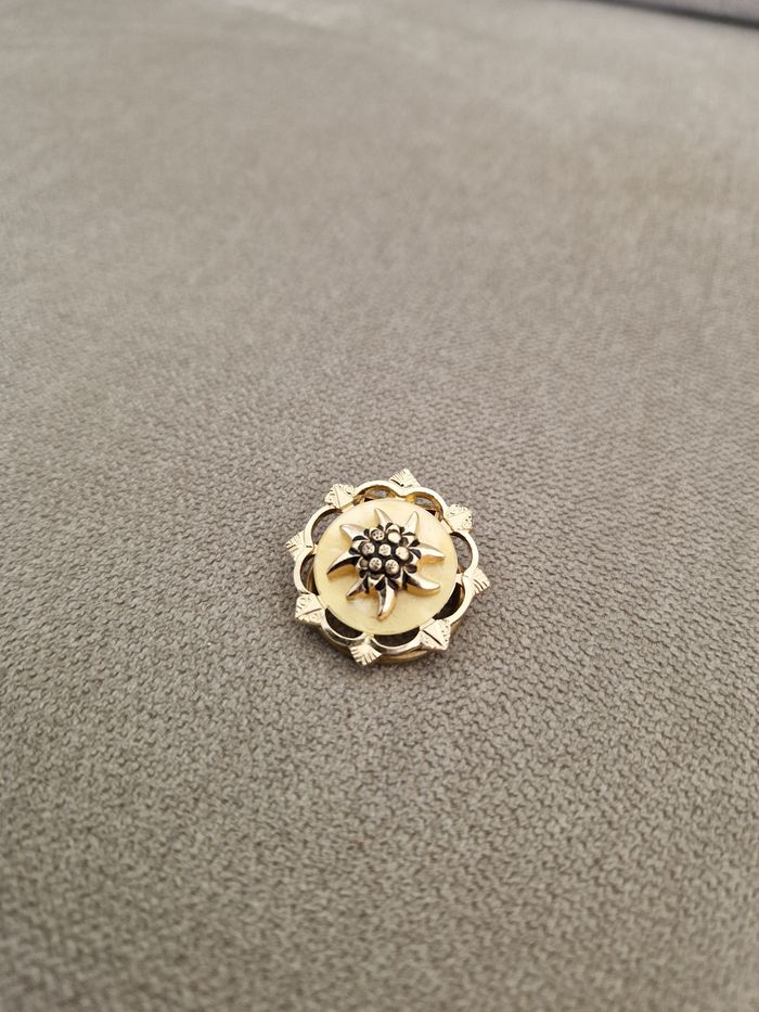 Broche vintage dorée pour foulard motif fleur - photo numéro 3