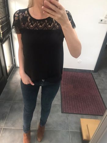 Haut noir dentelle