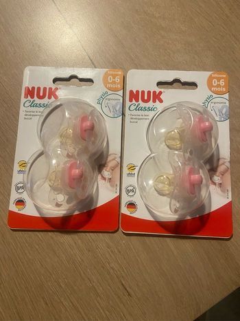 4 Sucettes Nuk
