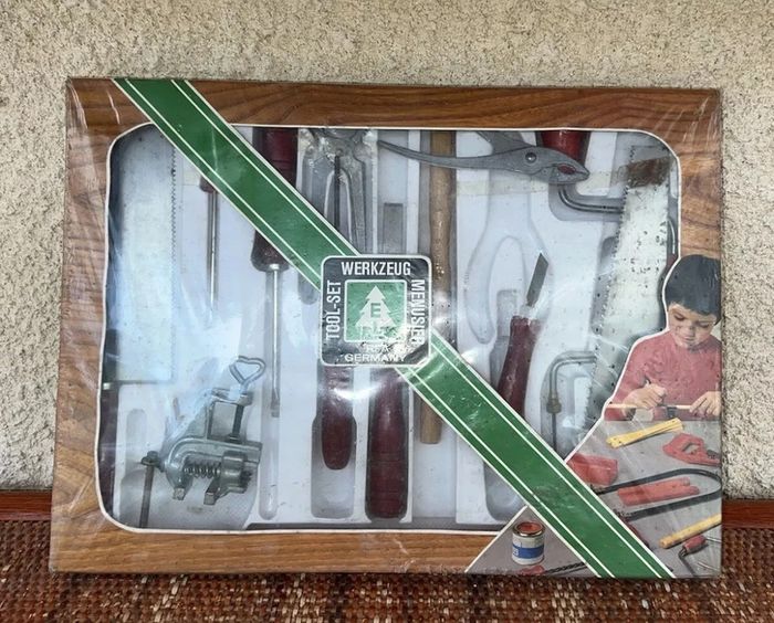 Jeu pour enfant outils menuiserie