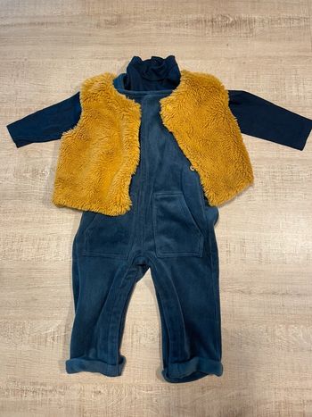 Ensemble salopette, tee shirt, veste sans manche
