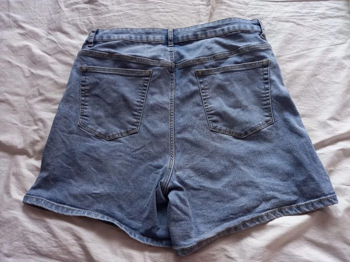 Short KIABI taille 42 - photo numéro 2