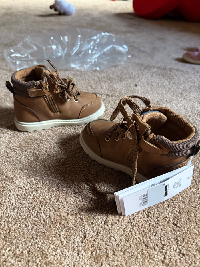 Superbes bottines garçon neuves avec étiquette pointure 25 - photo numéro 4