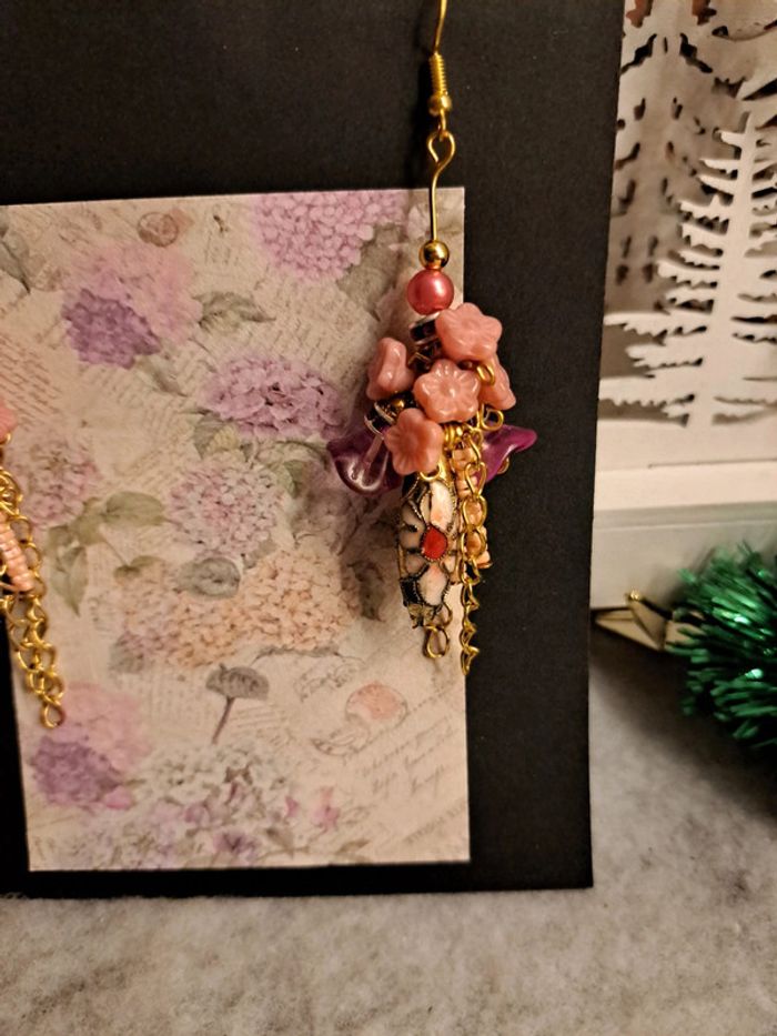 Boucles d'oreilles pendante rose doré - photo numéro 5