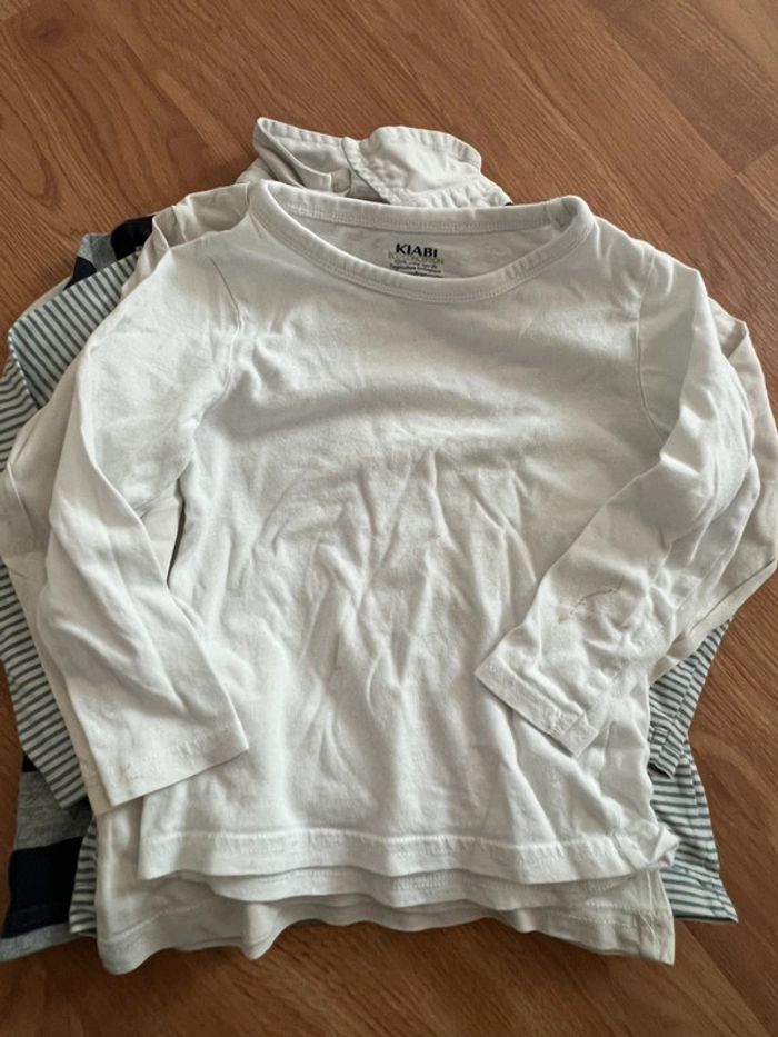 Lot de vêtements tâchés ou abîmés - photo numéro 11