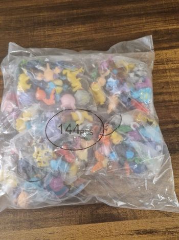 Lot 144 figurines pokémon