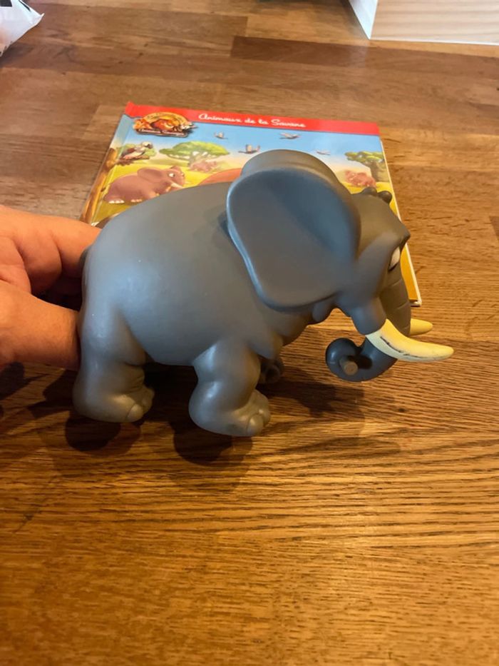 Livre Altaya Le monde des animaux Sauvages Animaux de la savane L’elephant et sa figurine - photo numéro 3