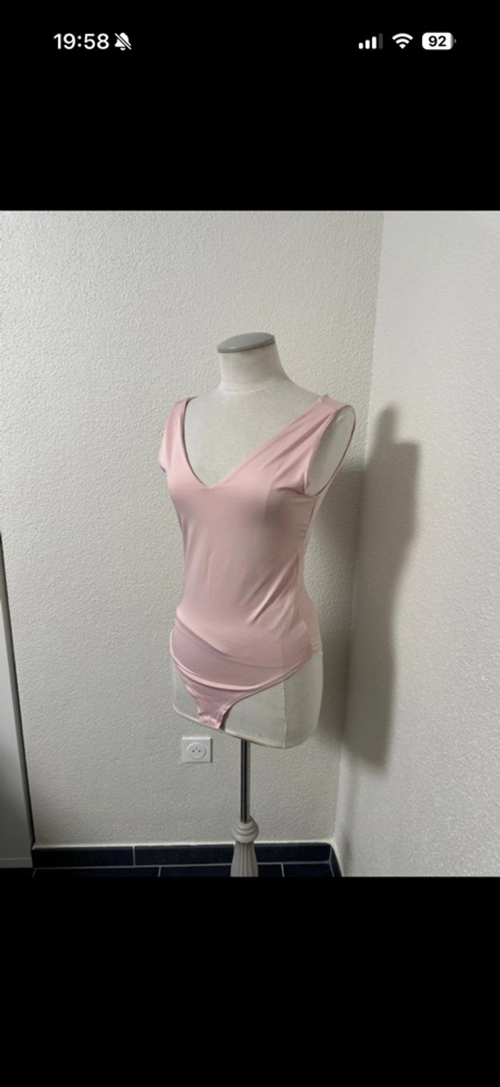 Bodies rose avec doublure col en v bouton de pression - photo numéro 2