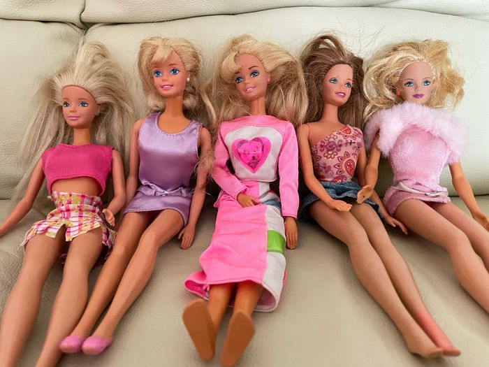 5 Barbies