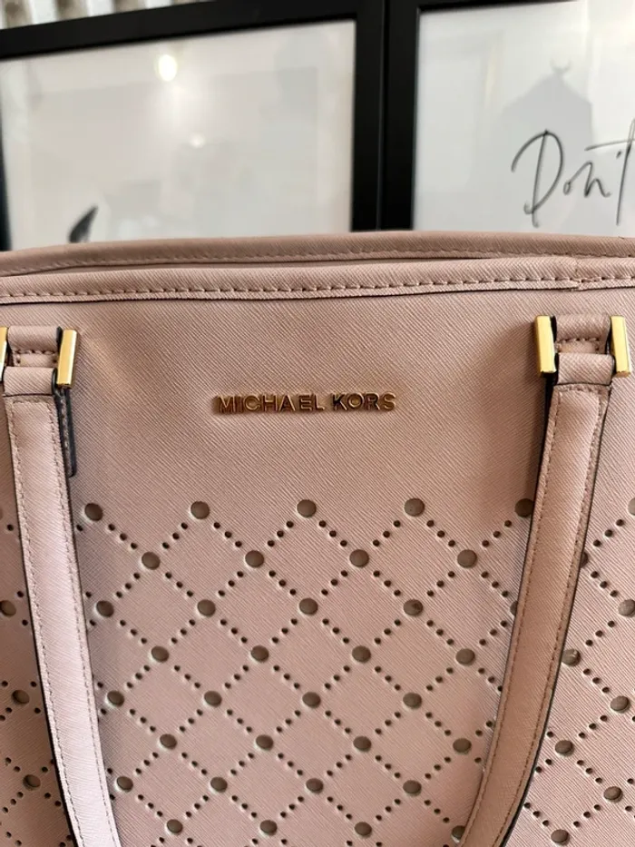 Sac à main Michael Kors rose - photo numéro 2