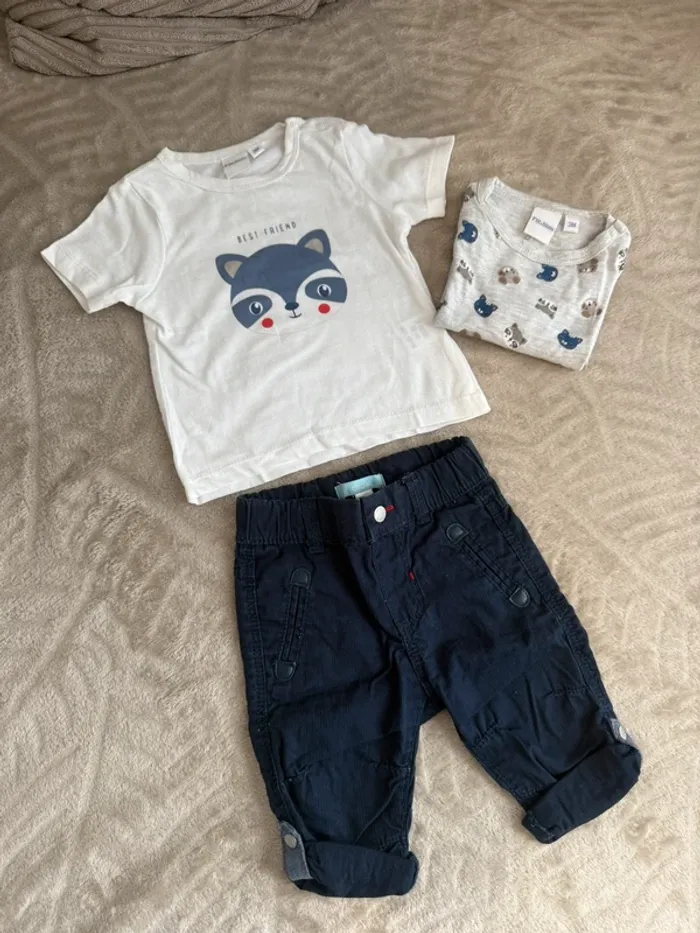 Ensemble bébé 3 mois – 2 t-shirts P’tit Bisou + pantalon bleu marine