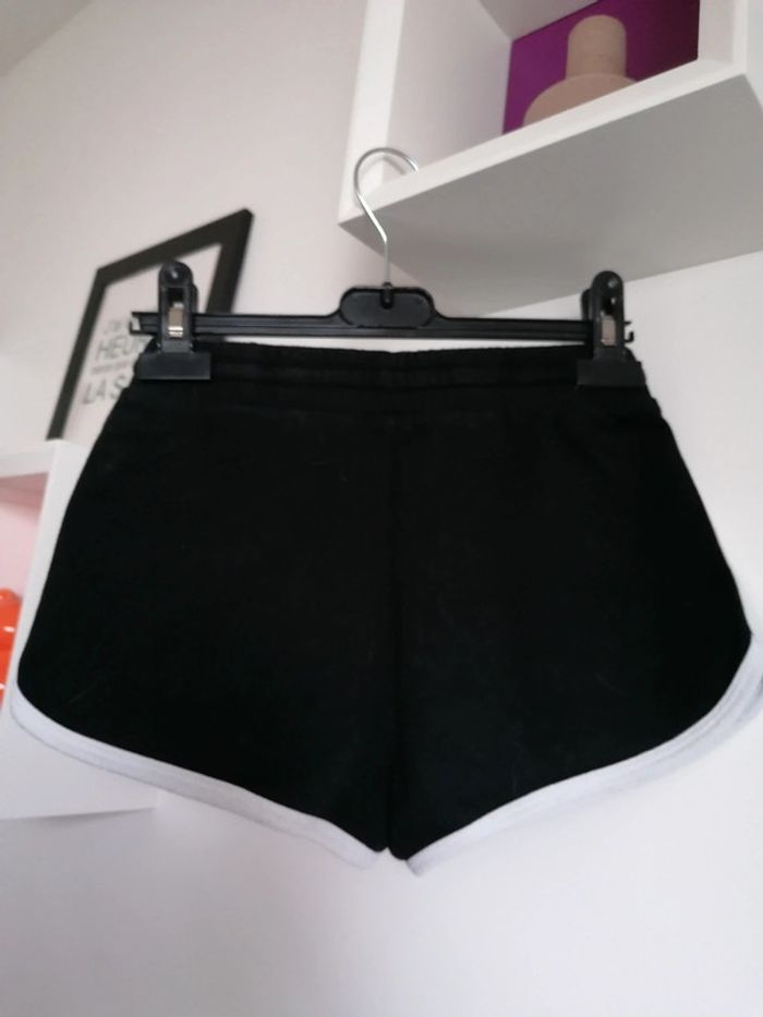Short noir liseré blanc Kiabi XXS - photo numéro 3