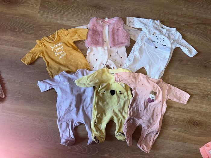 Lots 11 pyjamas 1 mois