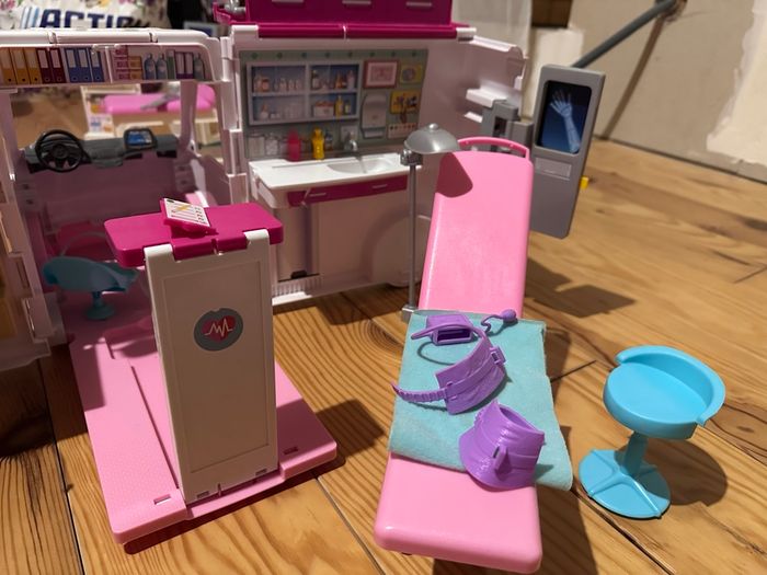 Ambulance barbies - photo numéro 3