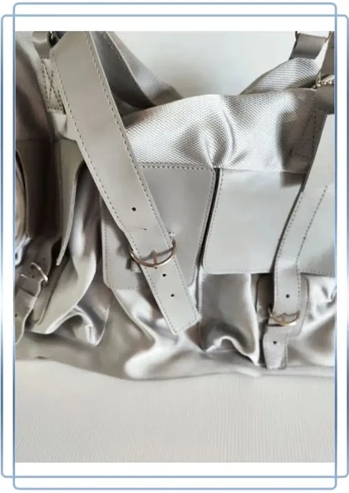 Bagage à roulette Apart argenté, très bon état, 55x25cm - photo numéro 2
