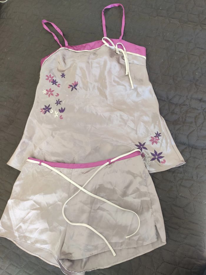 Ensemble lingerie satinée léger marron clair, motifs fleurs brodées Etam 38 très bon état - photo numéro 5