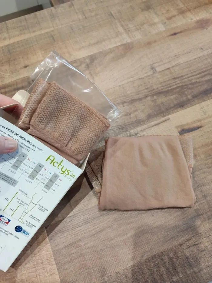 Lot de 2 paires de bas de contention autofix Taille 2 Couleur beige rosé collant - photo numéro 4