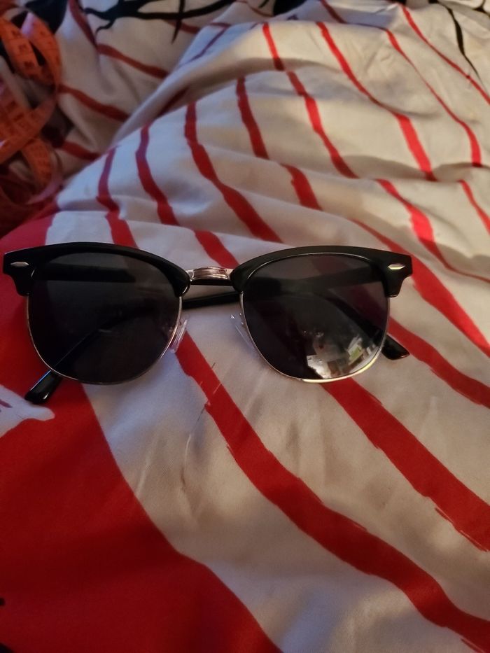 Lunettes de soleil noir