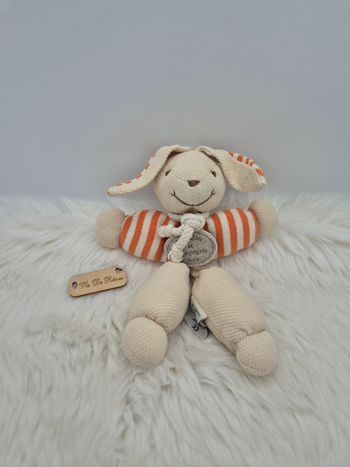 Doudou peluche pantin hochet lapin rayé orange beige Doudou et Compagnie 