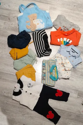 Lot de 12 vêtements 3 mois