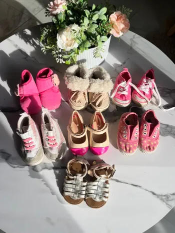 Lot de 7 chaussures bébé  fille 18/19