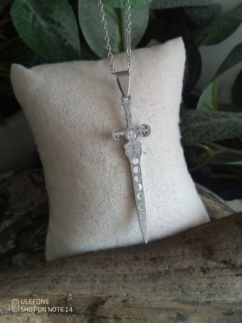 Collier épée lunaire argentée