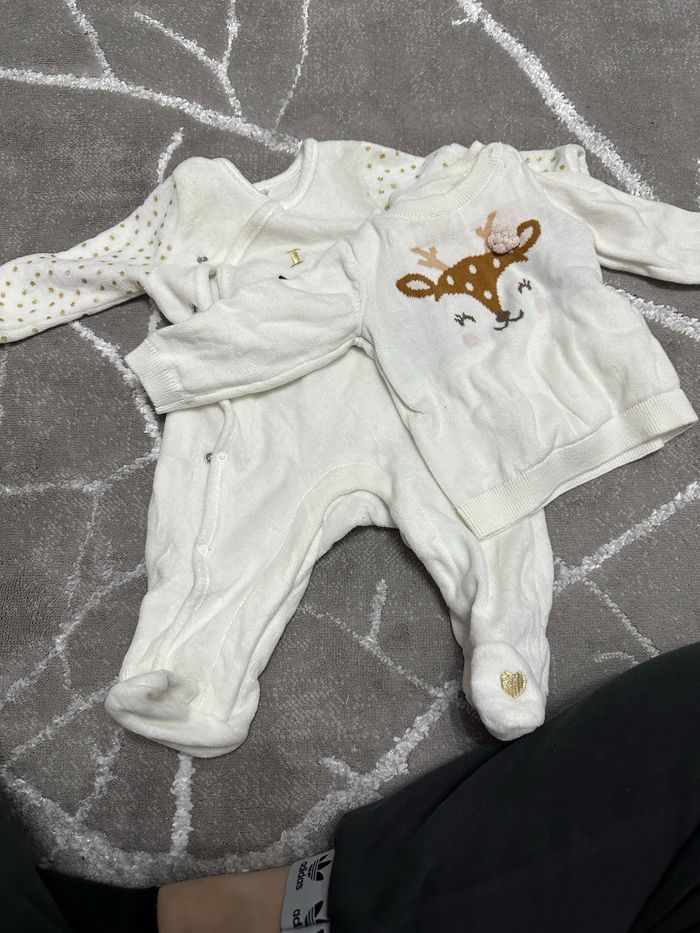Lot pyjama +pull - photo numéro 1