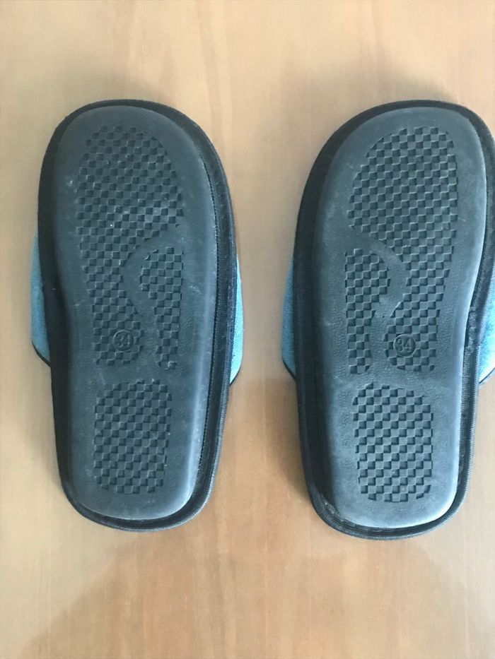 Chaussons bleu Bart Simpson Pointure 34 - photo numéro 3