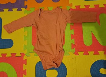 Body manches longues corail, mots d'enfants, taille 12 mois (74 cm)