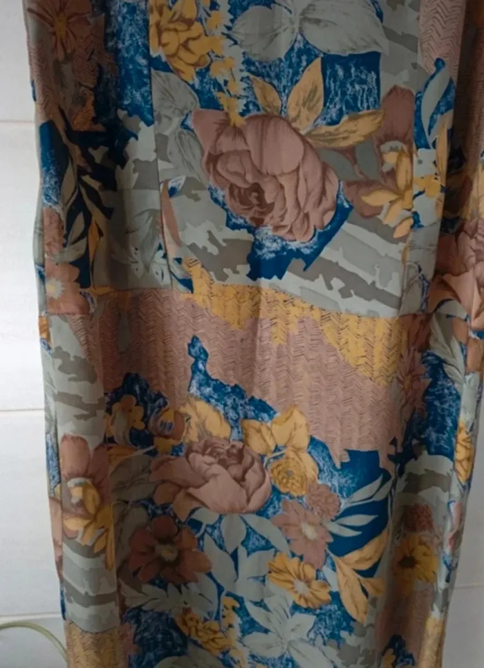 Superbe robe à fleurs, taille légèrement basse, t.S - photo numéro 3