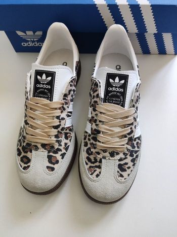 Basket Adidas samba léopard taille 35