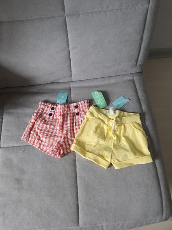 Lot de deux shorts Obaïbi taille 18 mois neuf avec étiquettes
