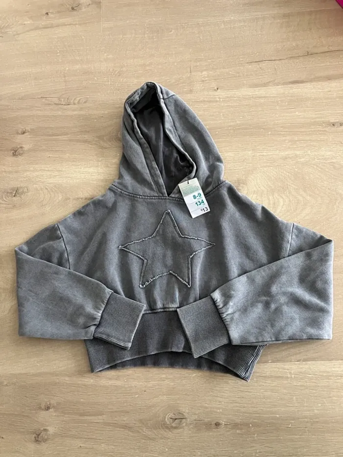 Sweat à capuche court motif étoiles taille 8/9 ans neuf avec étiquette