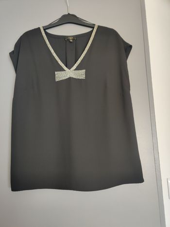 Haut avec des strass