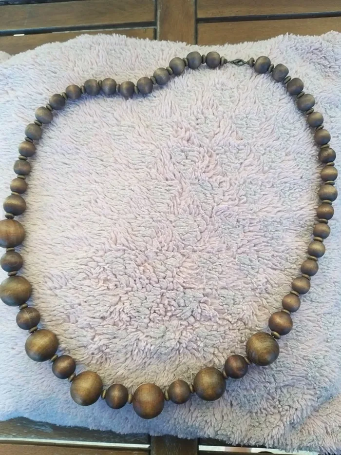 Collier type sautoir en bois