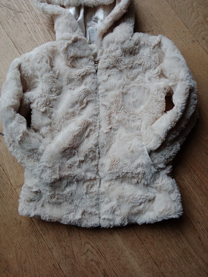 Veste à capuche imitation fourrure blanche – Taille 3/4 ans - photo numéro 3