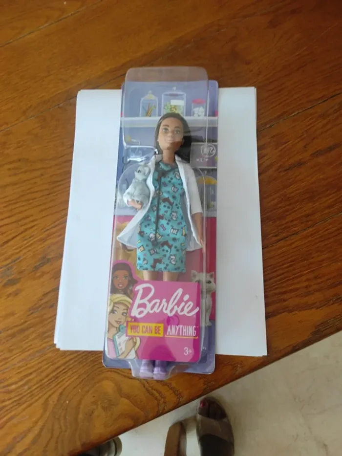 Barbie vétérinaire neuve