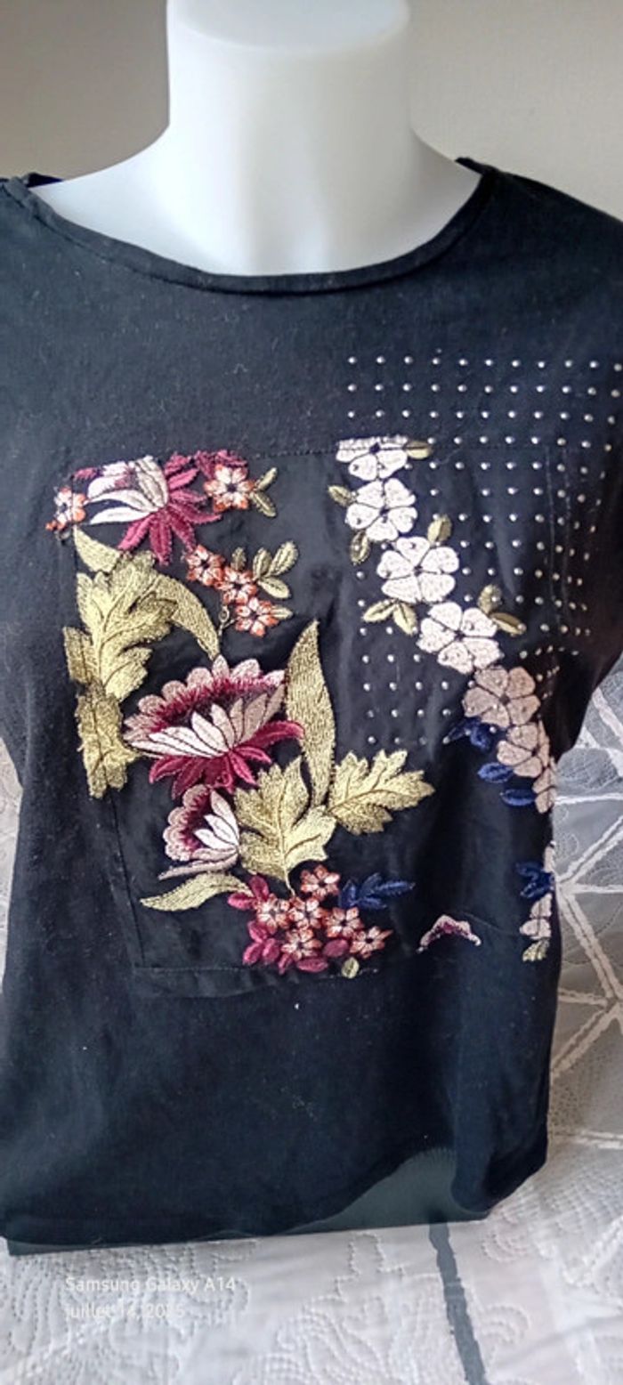 Haut noir motif fleurs avec broderies et clous femme S zara - photo numéro 3