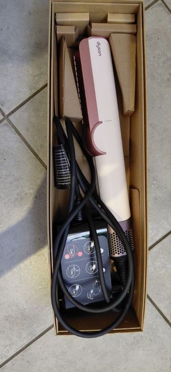 Lisseur Dyson Airstrait, rose/or rose. Sèche et lisse.